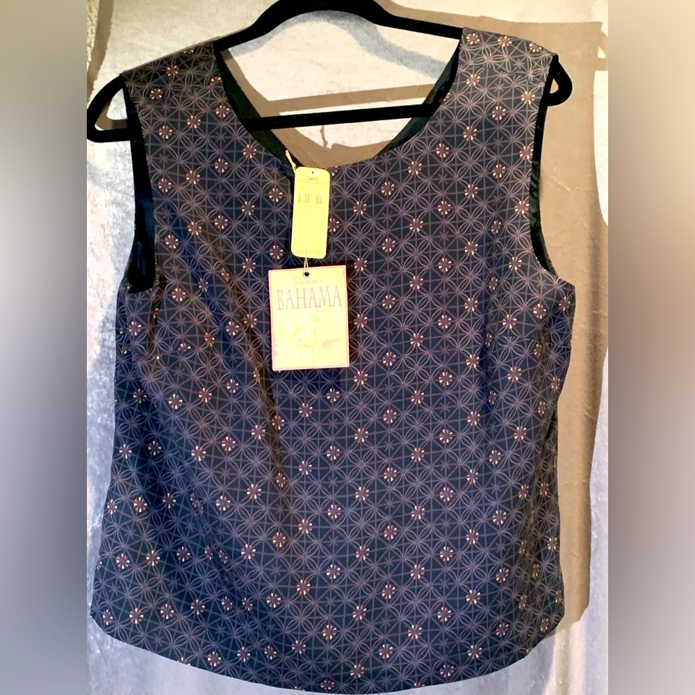 Tommy Bahama size L  100% silk shell
